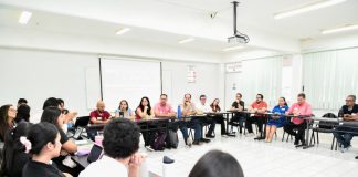 Analizan estudiantes y docentes el uso de la IA en el aprendizaje