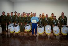 Banda de Guerra de la UdeC entrega al rector reconocimiento obtenido en Jalisco
