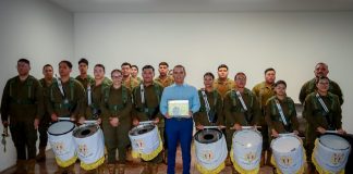 Banda de Guerra de la UdeC entrega al rector reconocimiento obtenido en Jalisco