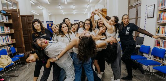 Carmen Solorio imparte taller de teatro en la Universiada Cervantina 2026