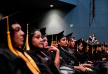 Egresan de Trabajo Social y Gerontología profesionales para atender retos de la comunidad