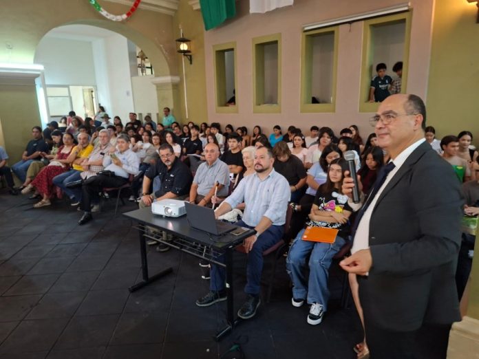 Conferencia de Leonardo López sobre las Diosas de piedra_Leonardo