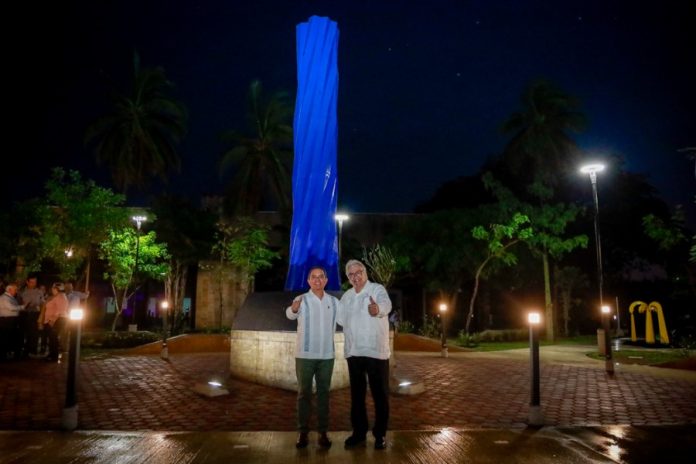 Develan obra de Sebastián e inauguran el Jardín del Saber_a 2