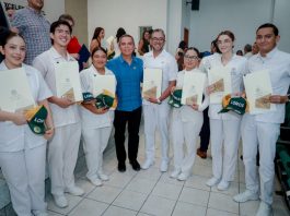 Entregan reconocimientos a estudiantes con trayectoria académica sobresaliente a nivel nacional