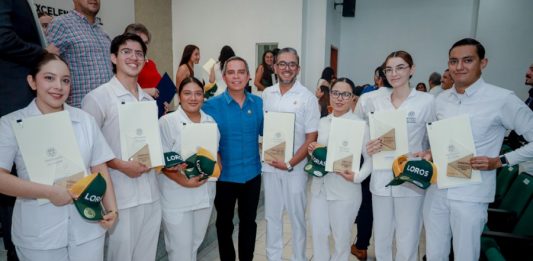 Entregan reconocimientos a estudiantes con trayectoria académica sobresaliente a nivel nacional
