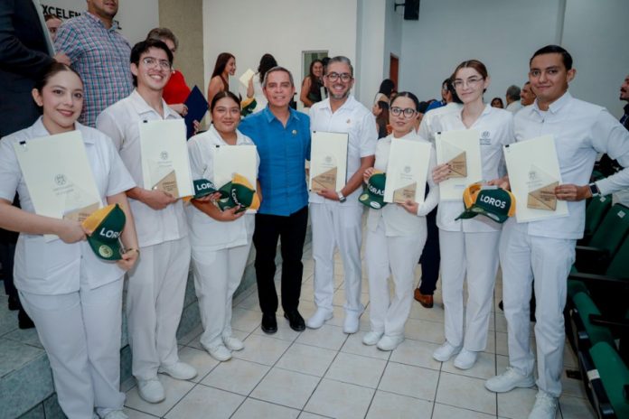Entregan reconocimientos Ceneval a estudiantes y programas destacados_e