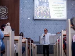 Familia y universidad deben hacer equipo en la formación de jóvenes: rector
