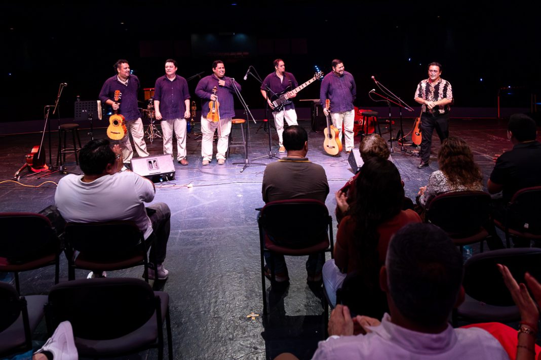 Grupo Acústica brinda un concierto íntimo en el Universitario_f