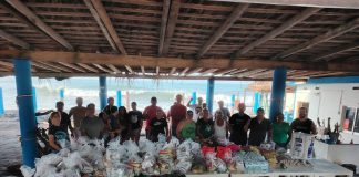 Entregan 80 despensas, agua, ropa y calzado a familias de El Paraíso