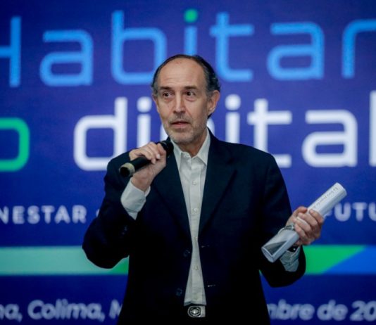 UdeC abre reflexión sobre IAG y nuevas tecnologías en el aula”