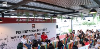 Universidad José Martí presenta el libro Diario de un hombre sentado en la plaza