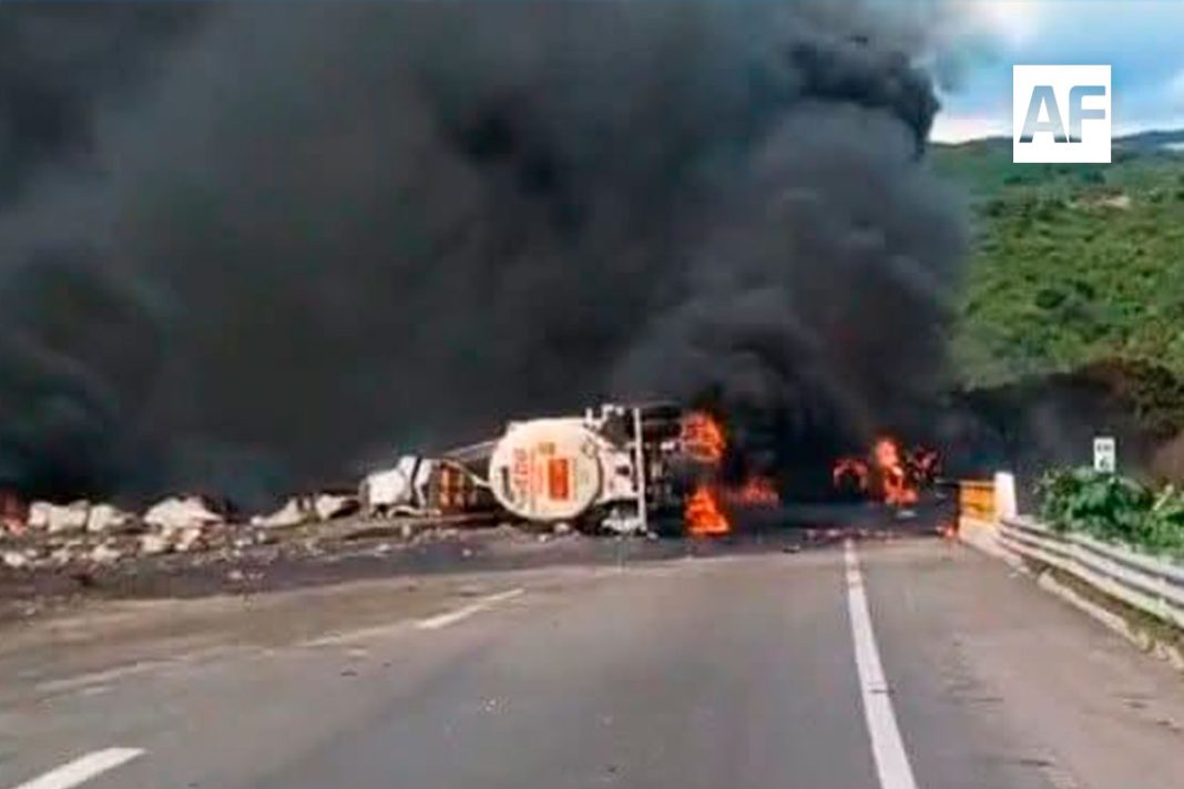 accidente-pipa-cuesta-sayula-03