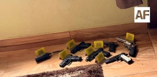 Aseguran 16 armas y artefactos explosivos en cateos a inmuebles de Villa de Álvarez
