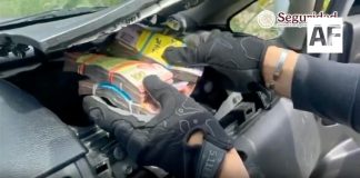 Detienen a dos en Morelos; ocultaban armas, droga y más de 127 mil pesos en compartimento de un vehículo