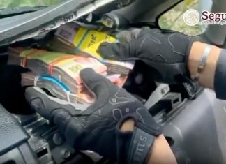 Detienen a dos en Morelos; ocultaban armas, droga y más de 127 mil pesos en compartimento de un vehículo