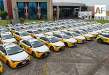 Indira Vizcaíno entregó permisos de operación a 123 nuevos taxis ecológicos en Colima