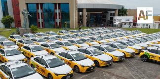 Indira Vizcaíno entregó permisos de operación a 123 nuevos taxis ecológicos en Colima