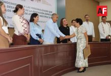 Gobierno del Estado de Colima y Poder Legislativo reconocen a docentes que han contribuido al desarrollo de la Educación Especial