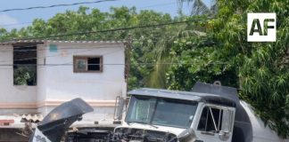 Choque de pipa y ferrocarril en Tecomán deja cuantiosos daños materiales