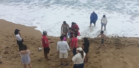 Tormenta tropical ‘Rachel’ obliga a cerrar playas del litoral colimense y navegación en Manzanillo, por oleaje fuerte y elevado