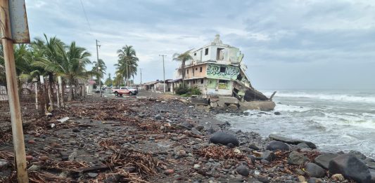 Cierran Puerto de Manzanillo y todas las playas del litoral colimense ante huracán ‘Polo’: UEPC
