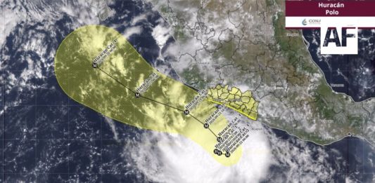 ‘Polo’ evoluciona a Huracán categoría 1; UEPC Colima da seguimiento permanente