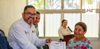 IEEA Colima entrega certificados de primaria y secundaria en Armería con el Programa ABC