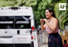 Indira Vizcaíno entregó dos vehículos nuevos al CREE; tenían 20 años sin recibir alguna unidad adaptada