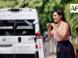 Indira Vizcaíno entregó dos vehículos nuevos al CREE; tenían 20 años sin recibir alguna unidad adaptada