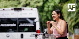 Indira Vizcaíno entregó dos vehículos nuevos al CREE; tenían 20 años sin recibir alguna unidad adaptada