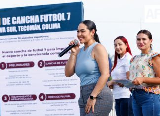 Mandataria Indira Vizcaíno entregó en Tecomán dos nuevas canchas de futbol 5 y 7