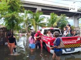 Deja Rachel lluvias y oleaje elevado en Manzanillo; nivel de laguna inunda colonias como Alameda y Punta Chica