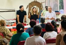Joel Padilla sostiene encuentro con locatarios de Mercado Constitución