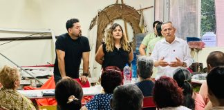 Joel Padilla sostiene encuentro con locatarios de Mercado Constitución
