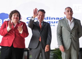 Lemus entrega patrullas y ambulancias a municipios del sur de Jalisco