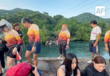 Senderistas se manifiestan en La Boquita; piden reconstrucción de puente en Laguna de Juluapan en Manzanillo
