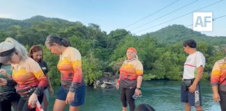 Senderistas se manifiestan en La Boquita; piden reconstrucción de puente en Laguna de Juluapan en Manzanillo
