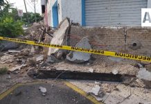 Colapsa marquesina de locales comerciales en el centro de Colima; no hay personas lesionadas