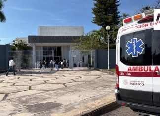 Brinda atención UEPC Colima a mujer de 38 años por crisis convulsiva en el Paraninfo Universitario