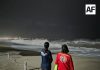 Continúa búsqueda de mujer desaparecida tras ingresar al mar en Puerto Vallarta
