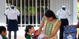 Gobierno de Indira acerca programas ColiBecas a estudiantes de cinco planteles educativos