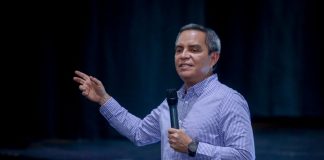 Liderar con el ejemplo: rector de la UdeC comparte diez claves para ejercer un buen liderazgo