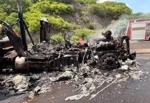 Incendio consume tractocamión en Libramiento de Manzanillo; hay afectación vial