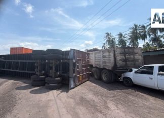 Vuelca tráiler en la carretera Manzanillo-Tecomán; reportan obstrucción parcial