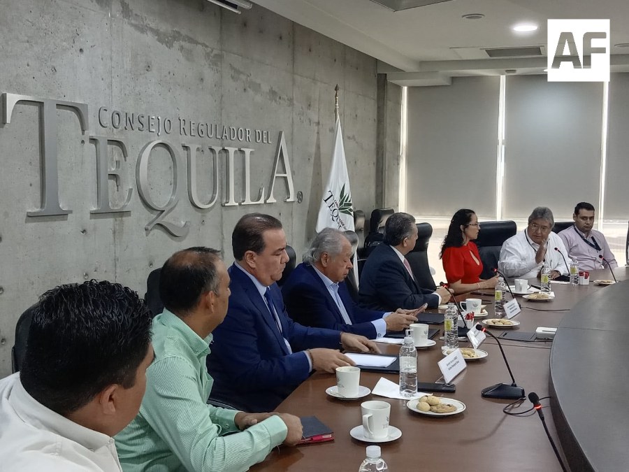 CRT-firma-convenios-para-facilitar-financiamiento-a-productores-de-tequila4