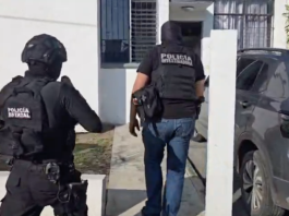 Detienen en Colima a dos presuntos integrantes de grupos criminales; aseguran casi 3 mil bolsas de droga