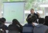 Reciben estudiantes del Bachillerato 30 orientación sobre adicciones y extorsión