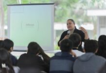 Reciben estudiantes del Bachillerato 30 orientación sobre adicciones y extorsión