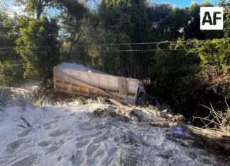 Choque entre tres camiones de carga deja dos muertos y cuatro lesionados en Arandas Jalisco.