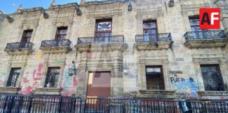 Gobierno de Jalisco reporta 10 detenidos, 15 policías lesionados y daños tras marcha en Guadalajara